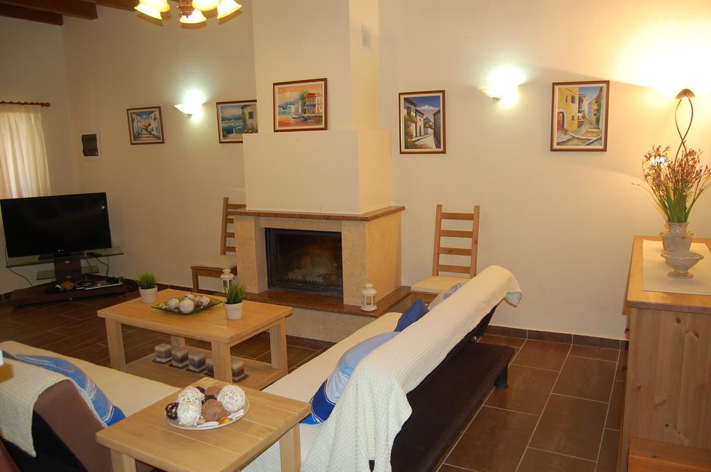 Chris And Nick Corfu Villa Mpoukaris Room photo